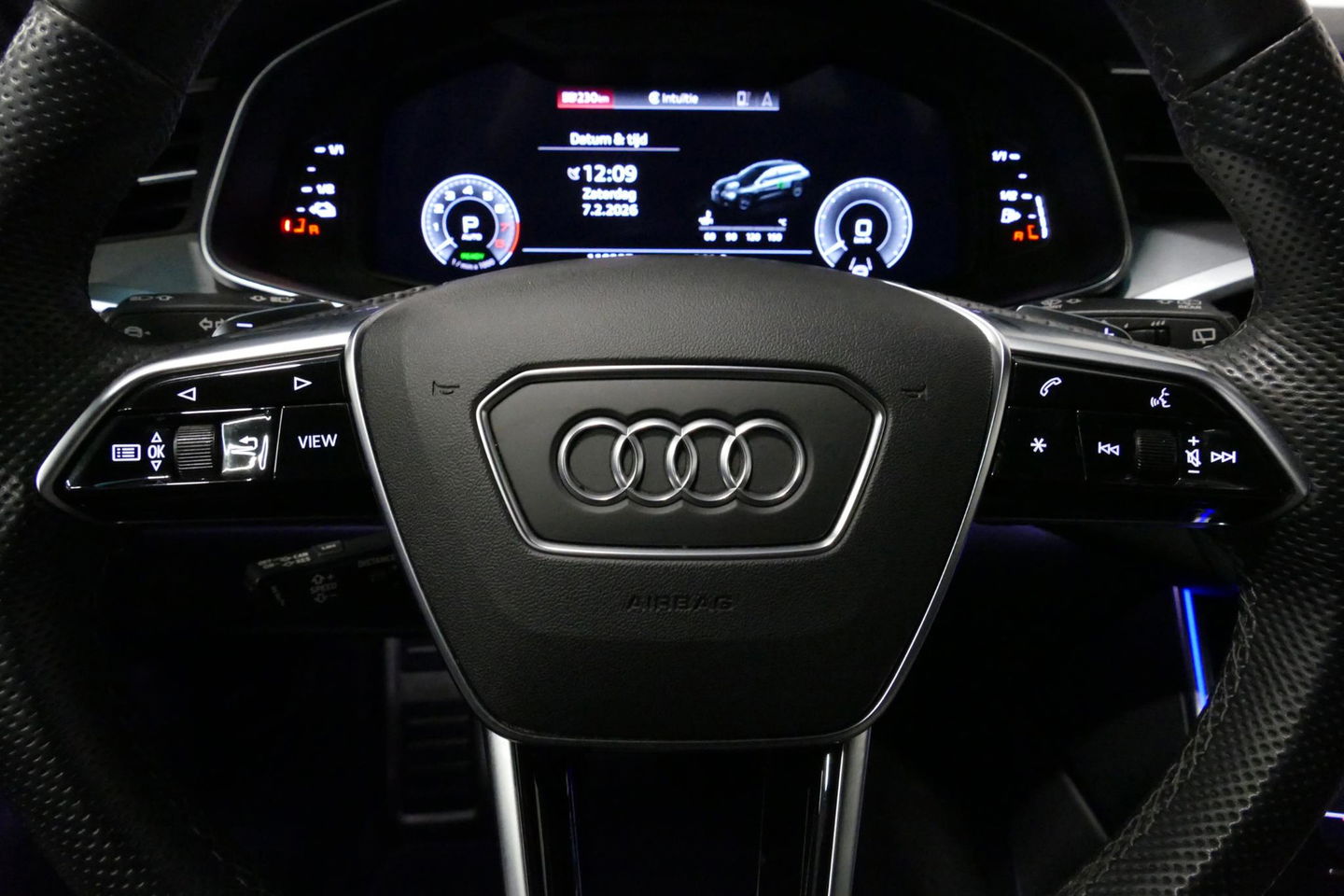 Audi A6 Avant 55 TFSI e quattro S Competition / S-Line / S6 Diffuser / Maxton Design Bodykit V.2 / Panoramadak / Elektr. verstelbare voorstoelen (links met memory) / Matrix LED / Ambienteverlichting / Apple Carplay - Android Auto / Trekhaak (zwenkbaar) / Stoelver