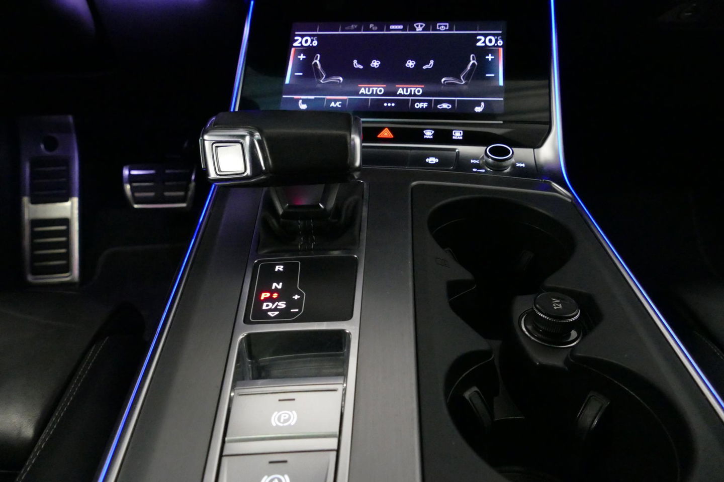 Audi A6 Avant 55 TFSI e quattro S Competition / S-Line / S6 Diffuser / Maxton Design Bodykit V.2 / Panoramadak / Elektr. verstelbare voorstoelen (links met memory) / Matrix LED / Ambienteverlichting / Apple Carplay - Android Auto / Trekhaak (zwenkbaar) / Stoelver