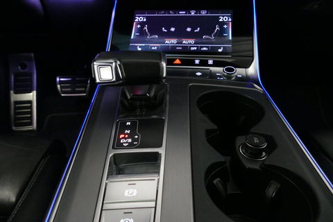 Audi A6 Avant 55 TFSI e quattro S Competition / S-Line / S6 Diffuser / Maxton Design Bodykit V.2 / Panoramadak / Elektr. verstelbare voorstoelen (links met memory) / Matrix LED / Ambienteverlichting / Apple Carplay - Android Auto / Trekhaak (zwenkbaar) / Stoelver