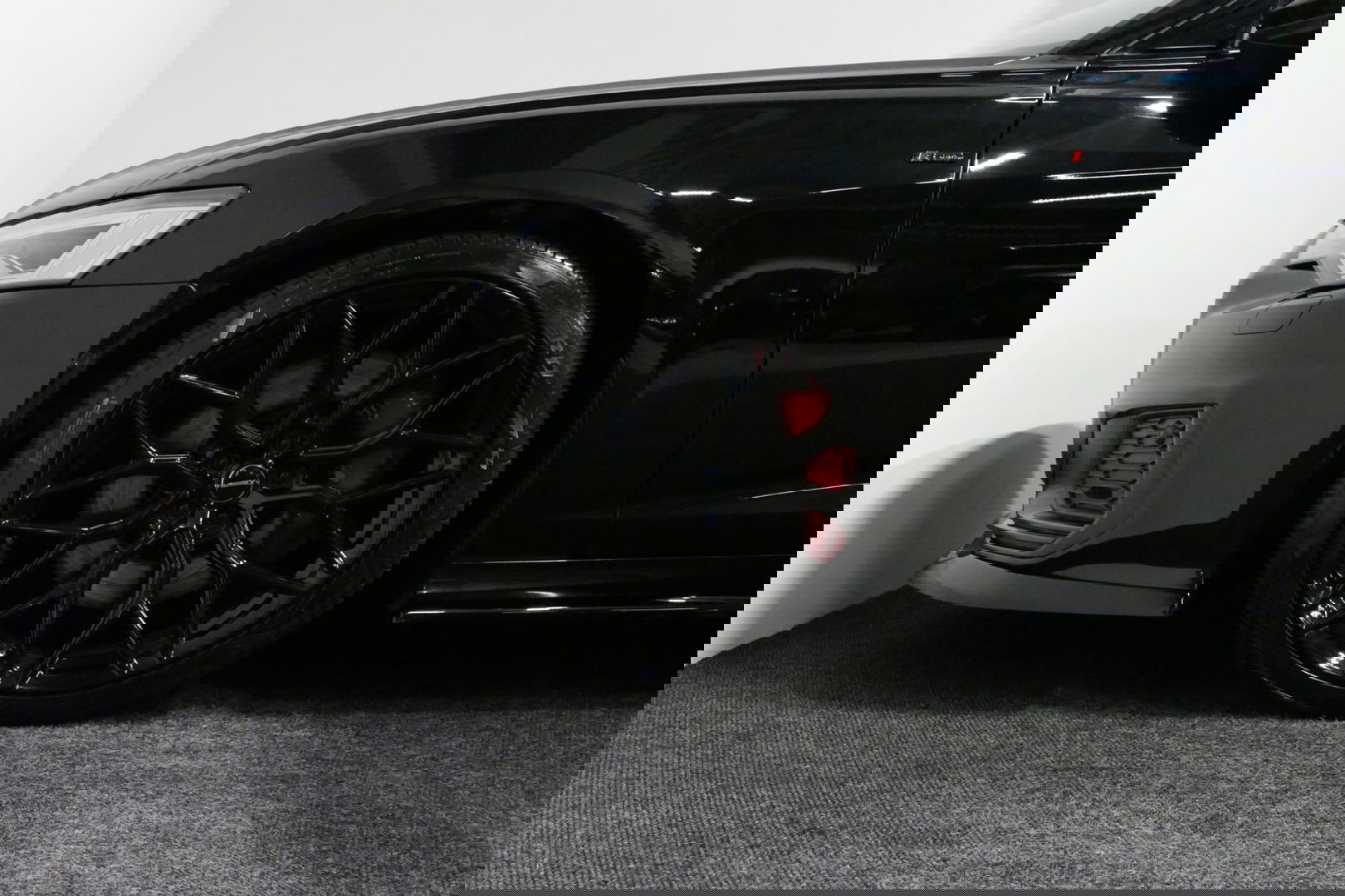 Audi A6 Avant 55 TFSI e quattro S Competition / S-Line / S6 Diffuser / Maxton Design Bodykit V.2 / Panoramadak / Elektr. verstelbare voorstoelen (links met memory) / Matrix LED / Ambienteverlichting / Apple Carplay - Android Auto / Trekhaak (zwenkbaar) / Stoelver