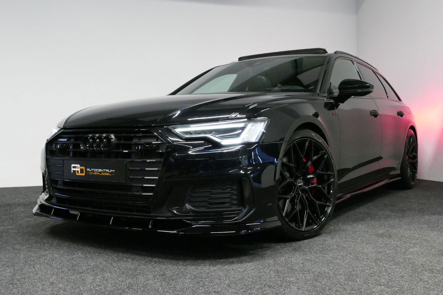 Audi A6 Avant 55 TFSI e quattro S Competition / S-Line / S6 Diffuser / Maxton Design Bodykit V.2 / Panoramadak / Elektr. verstelbare voorstoelen (links met memory) / Matrix LED / Ambienteverlichting / Apple Carplay - Android Auto / Trekhaak (zwenkbaar) / Stoelver