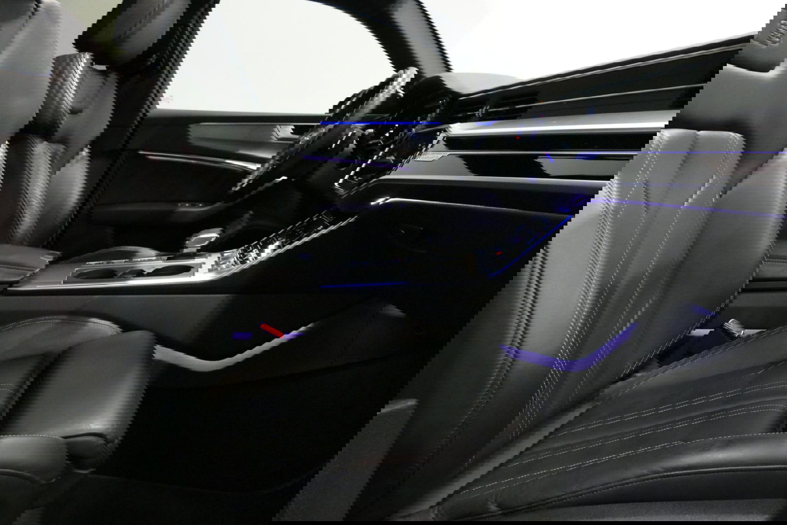 Audi A6 Avant 55 TFSI e quattro S Competition / S-Line / S6 Diffuser / Maxton Design Bodykit V.2 / Panoramadak / Elektr. verstelbare voorstoelen (links met memory) / Matrix LED / Ambienteverlichting / Apple Carplay - Android Auto / Trekhaak (zwenkbaar) / Stoelver