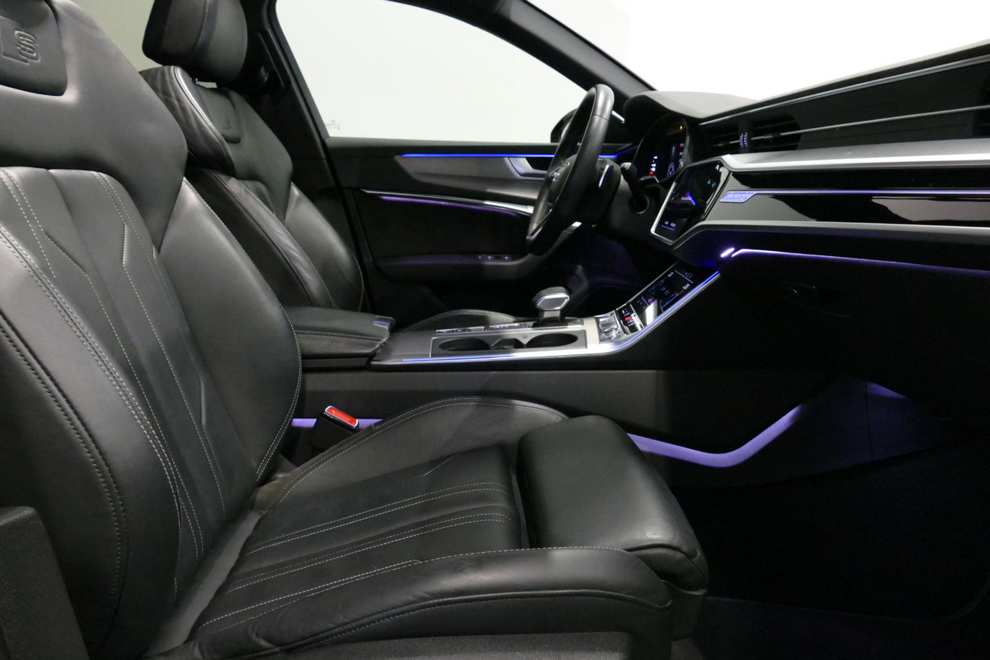 Audi A6 Avant 55 TFSI e quattro S Competition / S-Line / S6 Diffuser / Maxton Design Bodykit V.2 / Panoramadak / Elektr. verstelbare voorstoelen (links met memory) / Matrix LED / Ambienteverlichting / Apple Carplay - Android Auto / Trekhaak (zwenkbaar) / Stoelver