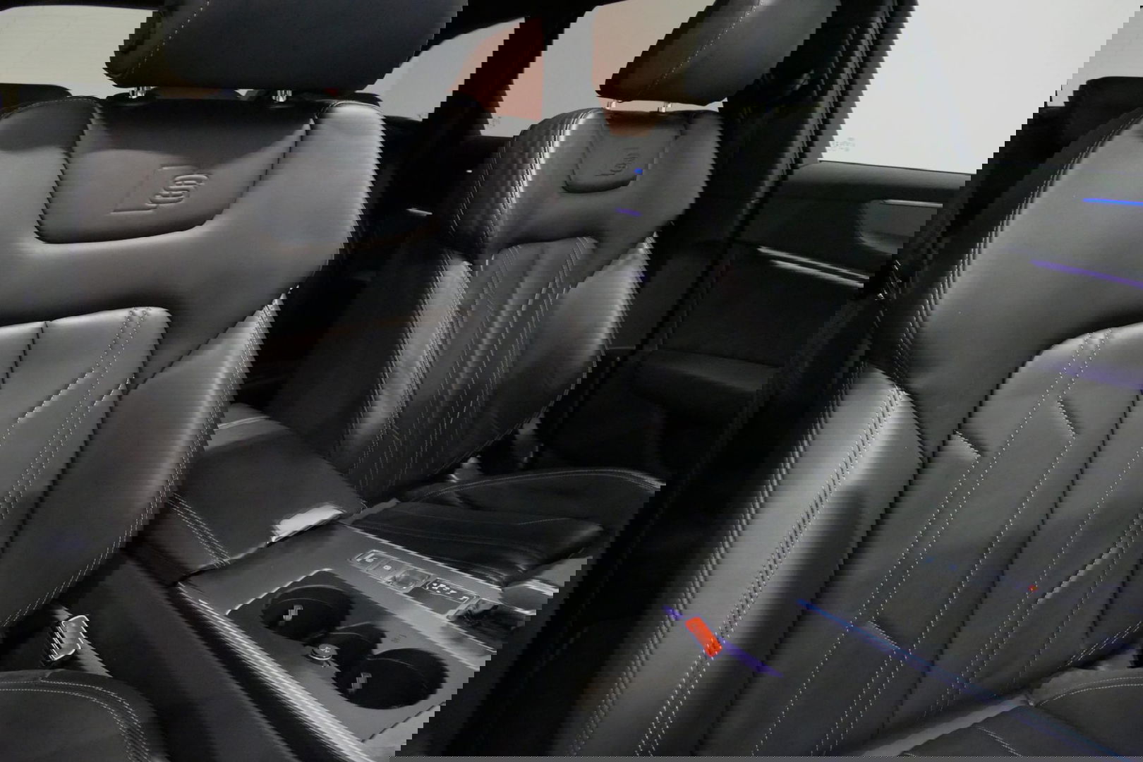 Audi A6 Avant 55 TFSI e quattro S Competition / S-Line / S6 Diffuser / Maxton Design Bodykit V.2 / Panoramadak / Elektr. verstelbare voorstoelen (links met memory) / Matrix LED / Ambienteverlichting / Apple Carplay - Android Auto / Trekhaak (zwenkbaar) / Stoelver