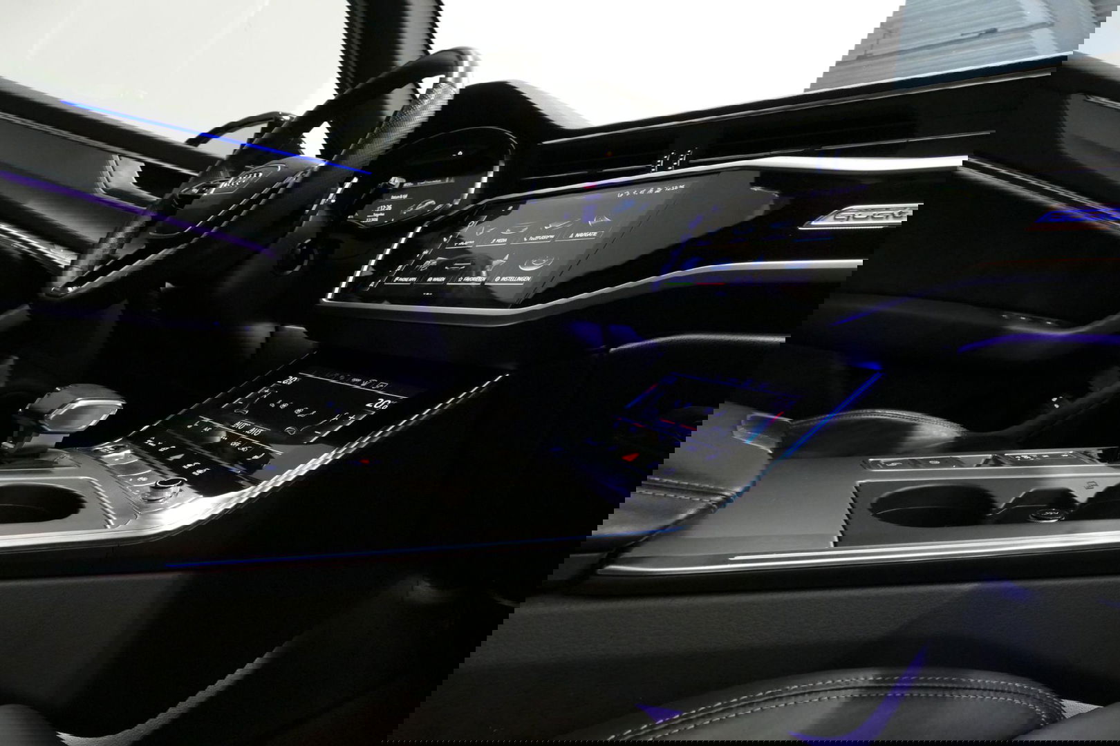 Audi A6 Avant 55 TFSI e quattro S Competition / S-Line / S6 Diffuser / Maxton Design Bodykit V.2 / Panoramadak / Elektr. verstelbare voorstoelen (links met memory) / Matrix LED / Ambienteverlichting / Apple Carplay - Android Auto / Trekhaak (zwenkbaar) / Stoelver