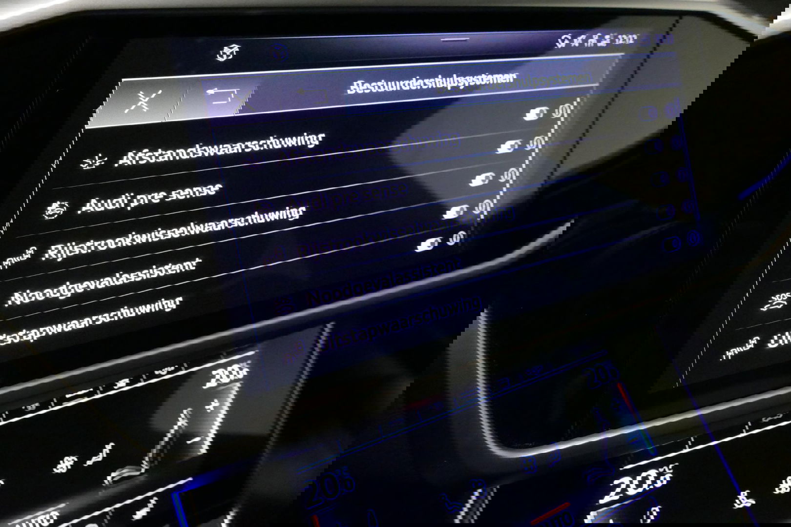 Audi A6 Avant 55 TFSI e quattro S Competition / S-Line / S6 Diffuser / Maxton Design Bodykit V.2 / Panoramadak / Elektr. verstelbare voorstoelen (links met memory) / Matrix LED / Ambienteverlichting / Apple Carplay - Android Auto / Trekhaak (zwenkbaar) / Stoelver