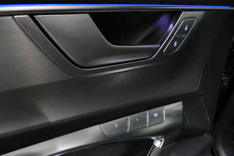 Audi A6 Avant 55 TFSI e quattro S Competition / S-Line / S6 Diffuser / Maxton Design Bodykit V.2 / Panoramadak / Elektr. verstelbare voorstoelen (links met memory) / Matrix LED / Ambienteverlichting / Apple Carplay - Android Auto / Trekhaak (zwenkbaar) / Stoelver