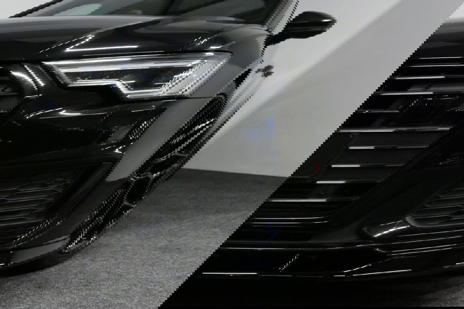 Audi A6 Avant 55 TFSI e quattro S Competition / S-Line / S6 Diffuser / Maxton Design Bodykit V.2 / Panoramadak / Elektr. verstelbare voorstoelen (links met memory) / Matrix LED / Ambienteverlichting / Apple Carplay - Android Auto / Trekhaak (zwenkbaar) / Stoelver