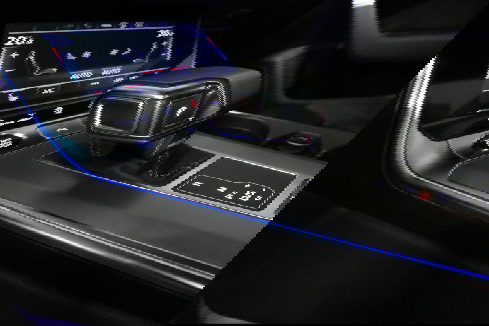 Audi A6 Avant 55 TFSI e quattro S Competition / S-Line / S6 Diffuser / Maxton Design Bodykit V.2 / Panoramadak / Elektr. verstelbare voorstoelen (links met memory) / Matrix LED / Ambienteverlichting / Apple Carplay - Android Auto / Trekhaak (zwenkbaar) / Stoelver