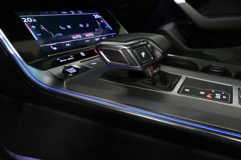 Audi A6 Avant 55 TFSI e quattro S Competition / S-Line / S6 Diffuser / Maxton Design Bodykit V.2 / Panoramadak / Elektr. verstelbare voorstoelen (links met memory) / Matrix LED / Ambienteverlichting / Apple Carplay - Android Auto / Trekhaak (zwenkbaar) / Stoelver