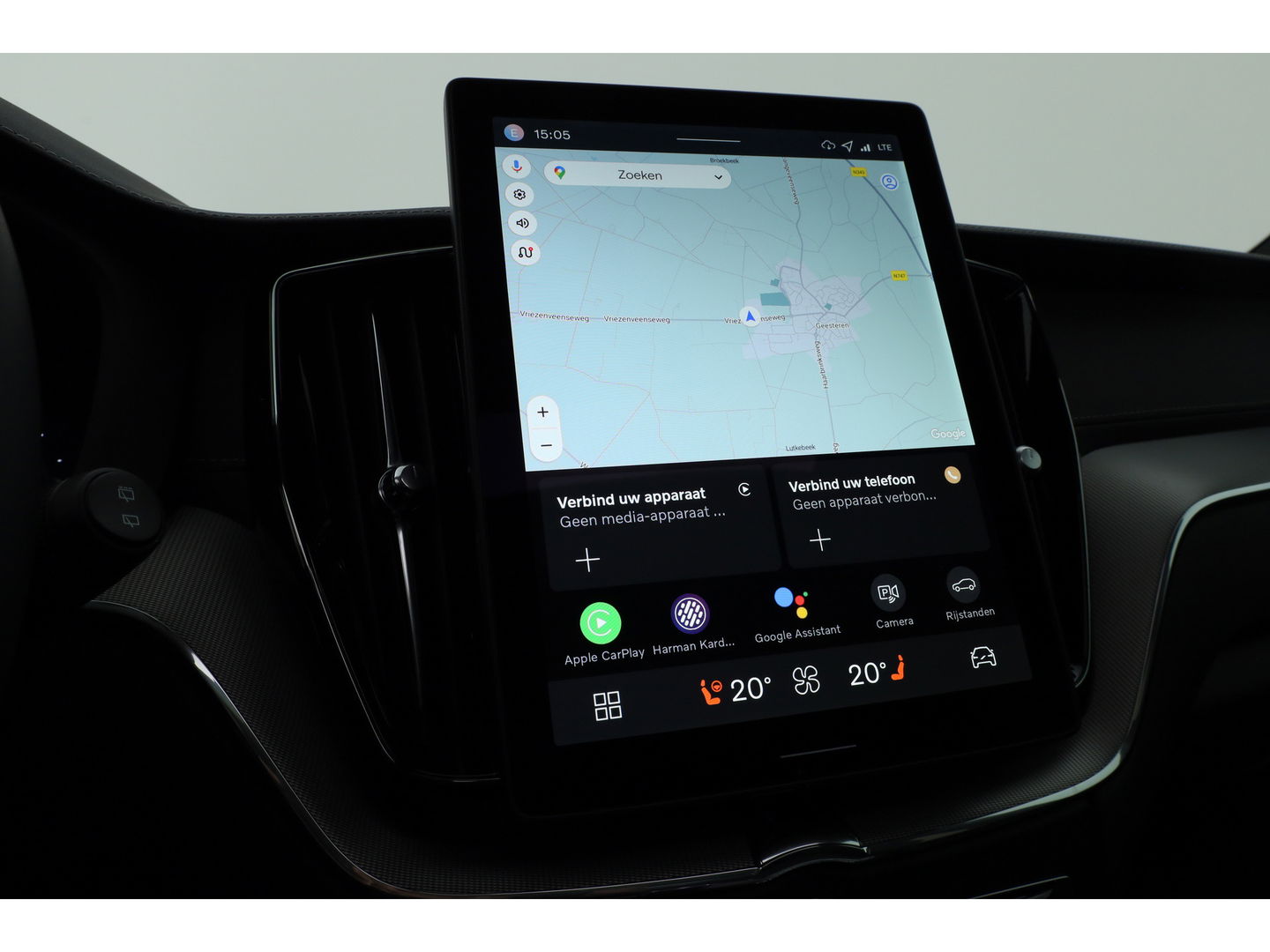 Volvo XC60 2.0 T8 Plug-in hybrid AWD Ultra Black Edition | Luchtvering | 22 inch | Trekhaak | Pano | Blis | Pilot assist |