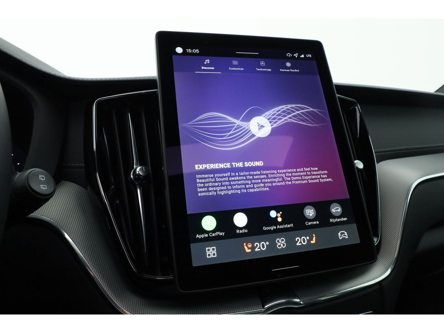 Volvo XC60 2.0 T8 Plug-in hybrid AWD Ultra Black Edition | Luchtvering | 22 inch | Trekhaak | Pano | Blis | Pilot assist |