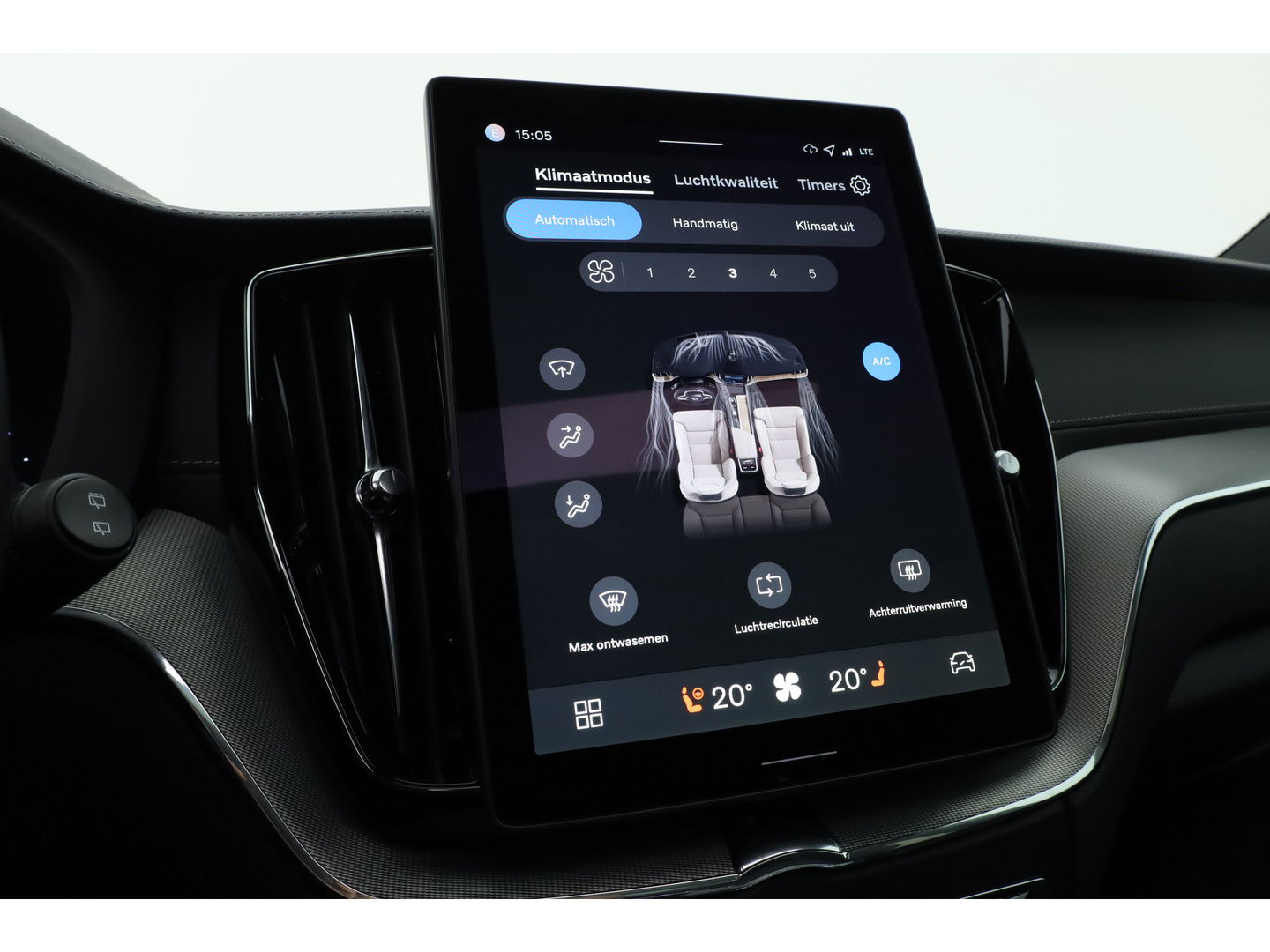 Volvo XC60 2.0 T8 Plug-in hybrid AWD Ultra Black Edition | Luchtvering | 22 inch | Trekhaak | Pano | Blis | Pilot assist |