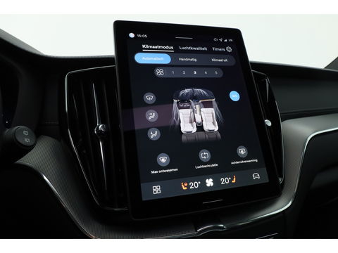 Volvo XC60 2.0 T8 Plug-in hybrid AWD Ultra Black Edition | Luchtvering | 22 inch | Trekhaak | Pano | Blis | Pilot assist |