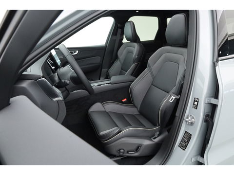 Volvo XC60 2.0 T8 Plug-in hybrid AWD Ultra Black Edition | Luchtvering | 22 inch | Trekhaak | Pano | Blis | Pilot assist |