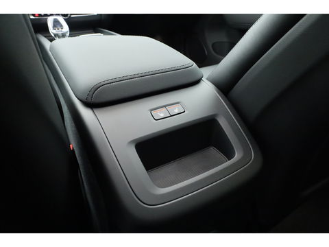 Volvo XC60 2.0 T8 Plug-in hybrid AWD Ultra Black Edition | Luchtvering | 22 inch | Trekhaak | Pano | Blis | Pilot assist |