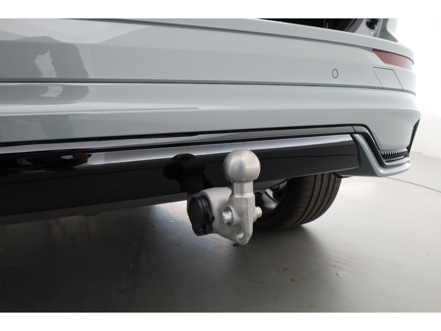 Volvo XC60 2.0 T8 Plug-in hybrid AWD Ultra Black Edition | Luchtvering | 22 inch | Trekhaak | Pano | Blis | Pilot assist |