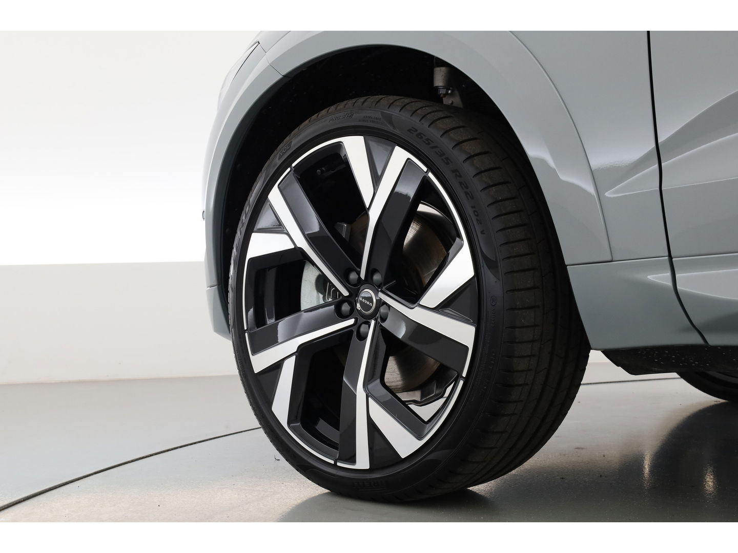 Volvo XC60 2.0 T8 Plug-in hybrid AWD Ultra Black Edition | Luchtvering | 22 inch | Trekhaak | Pano | Blis | Pilot assist |