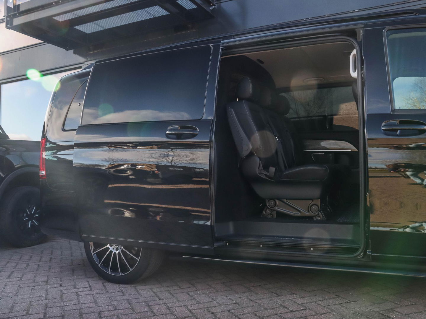 Mercedes-Benz V-Klasse 300d Extra Lang DC 5p Burmester | 2x schuifdeur | Leder | 240PK