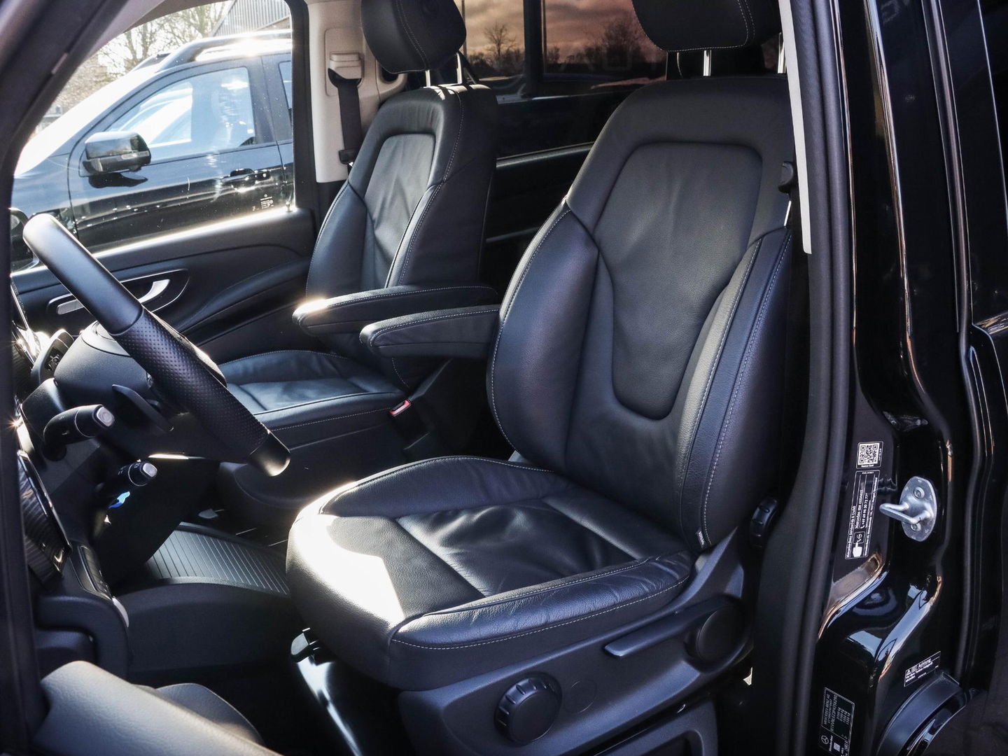 Mercedes-Benz V-Klasse 300d Extra Lang DC 5p Burmester | 2x schuifdeur | Leder | 240PK