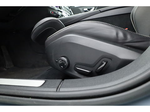 Volvo V60 2.0 T6 Plug-in hybrid AWD Plus Dark | Sportstoelen | ACC | Blis | stoel & stuur Verwarming | trekhaak | carplay |