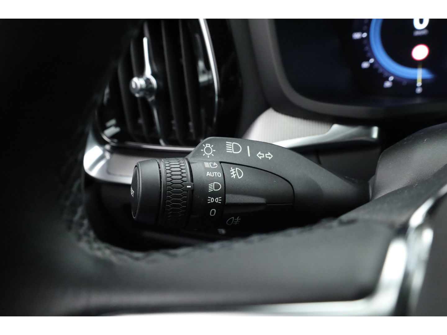 Volvo V60 2.0 T6 Plug-in hybrid AWD Plus Dark | Sportstoelen | ACC | Blis | stoel & stuur Verwarming | trekhaak | carplay |