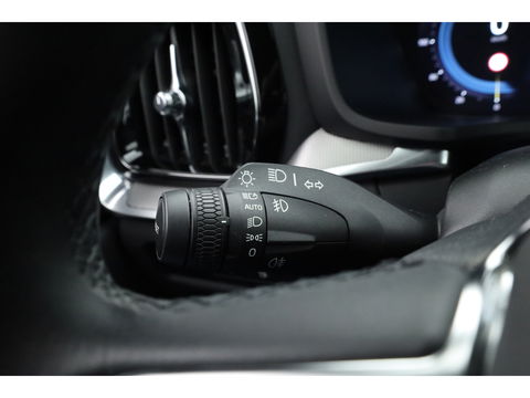 Volvo V60 2.0 T6 Plug-in hybrid AWD Plus Dark | Sportstoelen | ACC | Blis | stoel & stuur Verwarming | trekhaak | carplay |