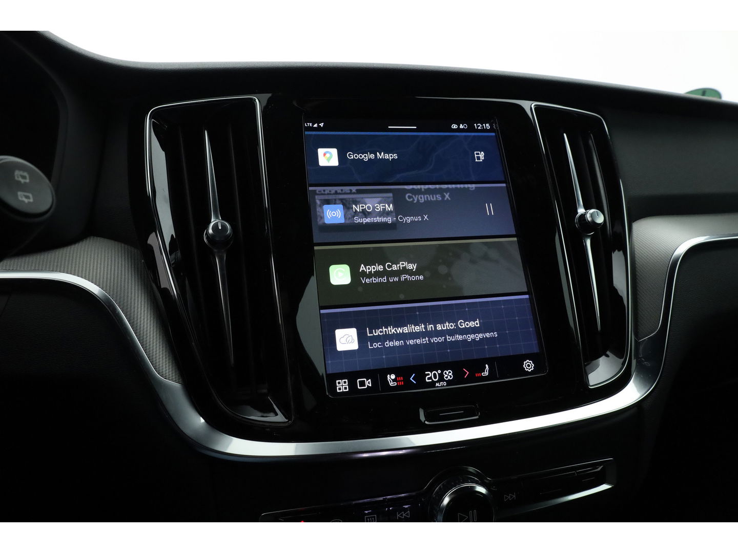 Volvo V60 2.0 T6 Plug-in hybrid AWD Plus Dark | Sportstoelen | ACC | Blis | stoel & stuur Verwarming | trekhaak | carplay |