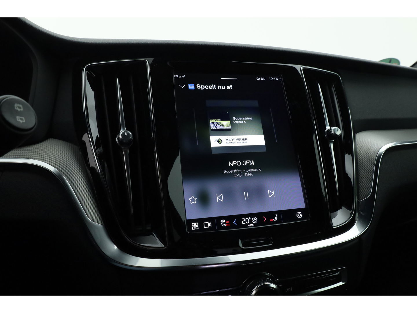 Volvo V60 2.0 T6 Plug-in hybrid AWD Plus Dark | Sportstoelen | ACC | Blis | stoel & stuur Verwarming | trekhaak | carplay |