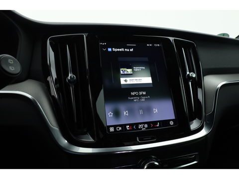 Volvo V60 2.0 T6 Plug-in hybrid AWD Plus Dark | Sportstoelen | ACC | Blis | stoel & stuur Verwarming | trekhaak | carplay |