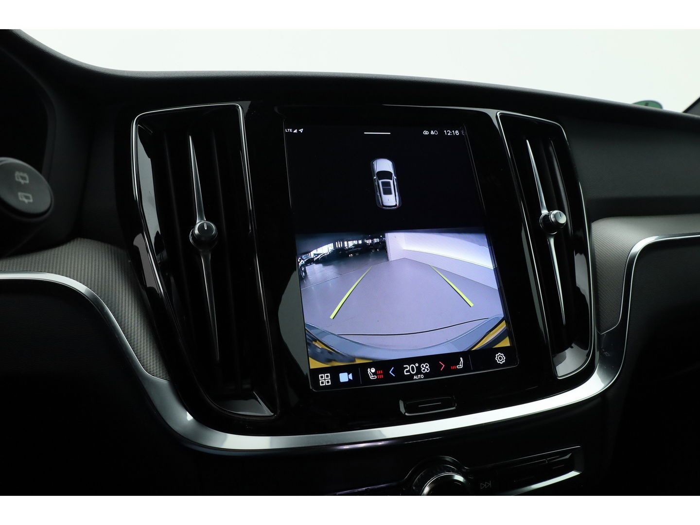 Volvo V60 2.0 T6 Plug-in hybrid AWD Plus Dark | Sportstoelen | ACC | Blis | stoel & stuur Verwarming | trekhaak | carplay |