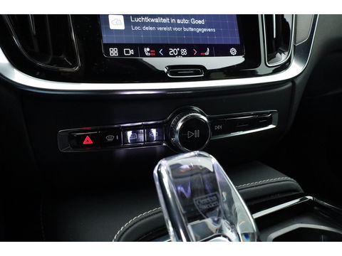 Volvo V60 2.0 T6 Plug-in hybrid AWD Plus Dark | Sportstoelen | ACC | Blis | stoel & stuur Verwarming | trekhaak | carplay |