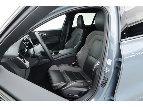 Volvo V60 2.0 T6 Plug-in hybrid AWD Plus Dark | Sportstoelen | ACC | Blis | stoel & stuur Verwarming | trekhaak | carplay |