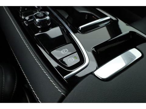 Volvo V60 2.0 T6 Plug-in hybrid AWD Plus Dark | Sportstoelen | ACC | Blis | stoel & stuur Verwarming | trekhaak | carplay |