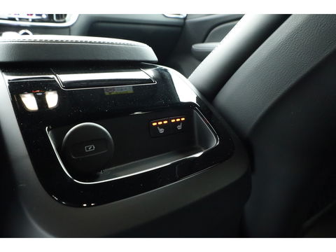 Volvo V60 2.0 T6 Plug-in hybrid AWD Plus Dark | Sportstoelen | ACC | Blis | stoel & stuur Verwarming | trekhaak | carplay |