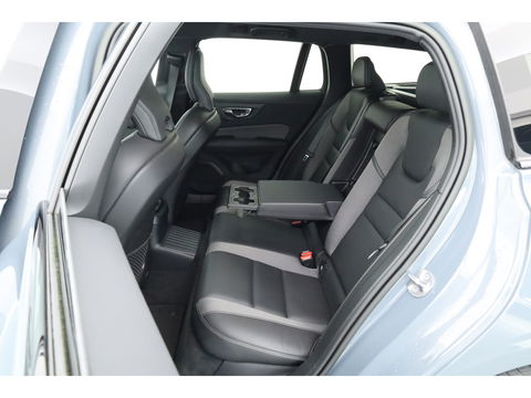 Volvo V60 2.0 T6 Plug-in hybrid AWD Plus Dark | Sportstoelen | ACC | Blis | stoel & stuur Verwarming | trekhaak | carplay |