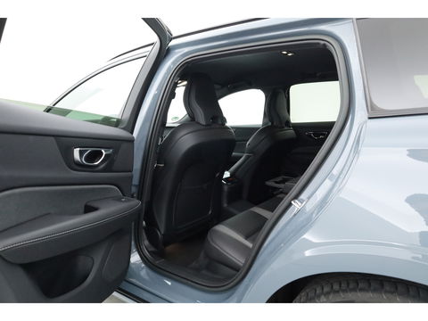 Volvo V60 2.0 T6 Plug-in hybrid AWD Plus Dark | Sportstoelen | ACC | Blis | stoel & stuur Verwarming | trekhaak | carplay |