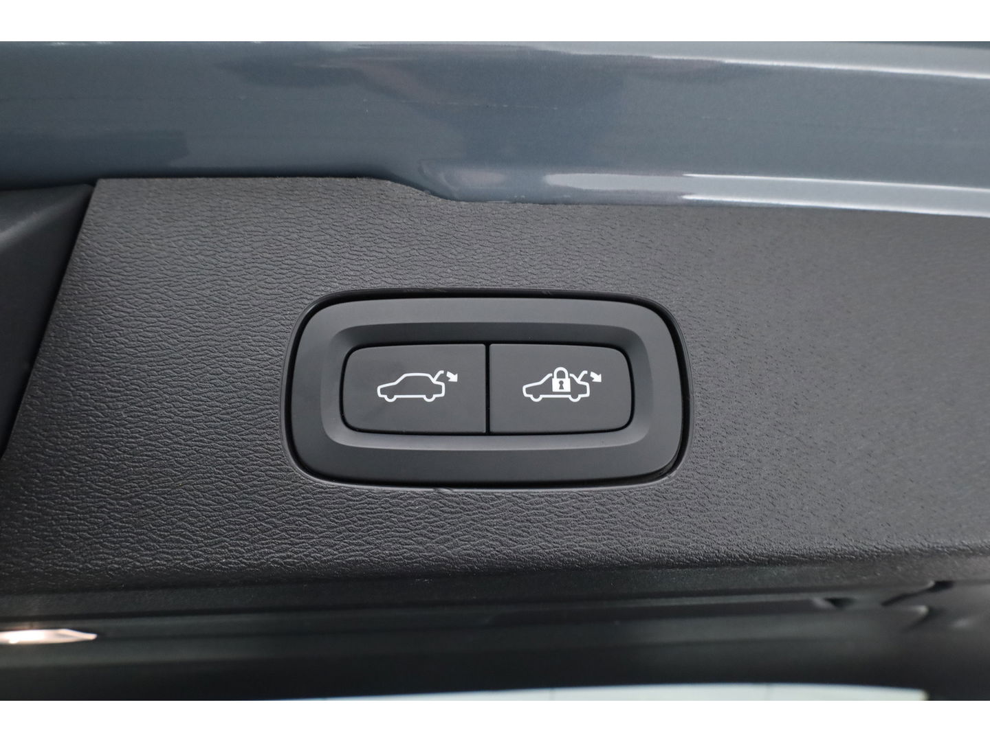 Volvo V60 2.0 T6 Plug-in hybrid AWD Plus Dark | Sportstoelen | ACC | Blis | stoel & stuur Verwarming | trekhaak | carplay |