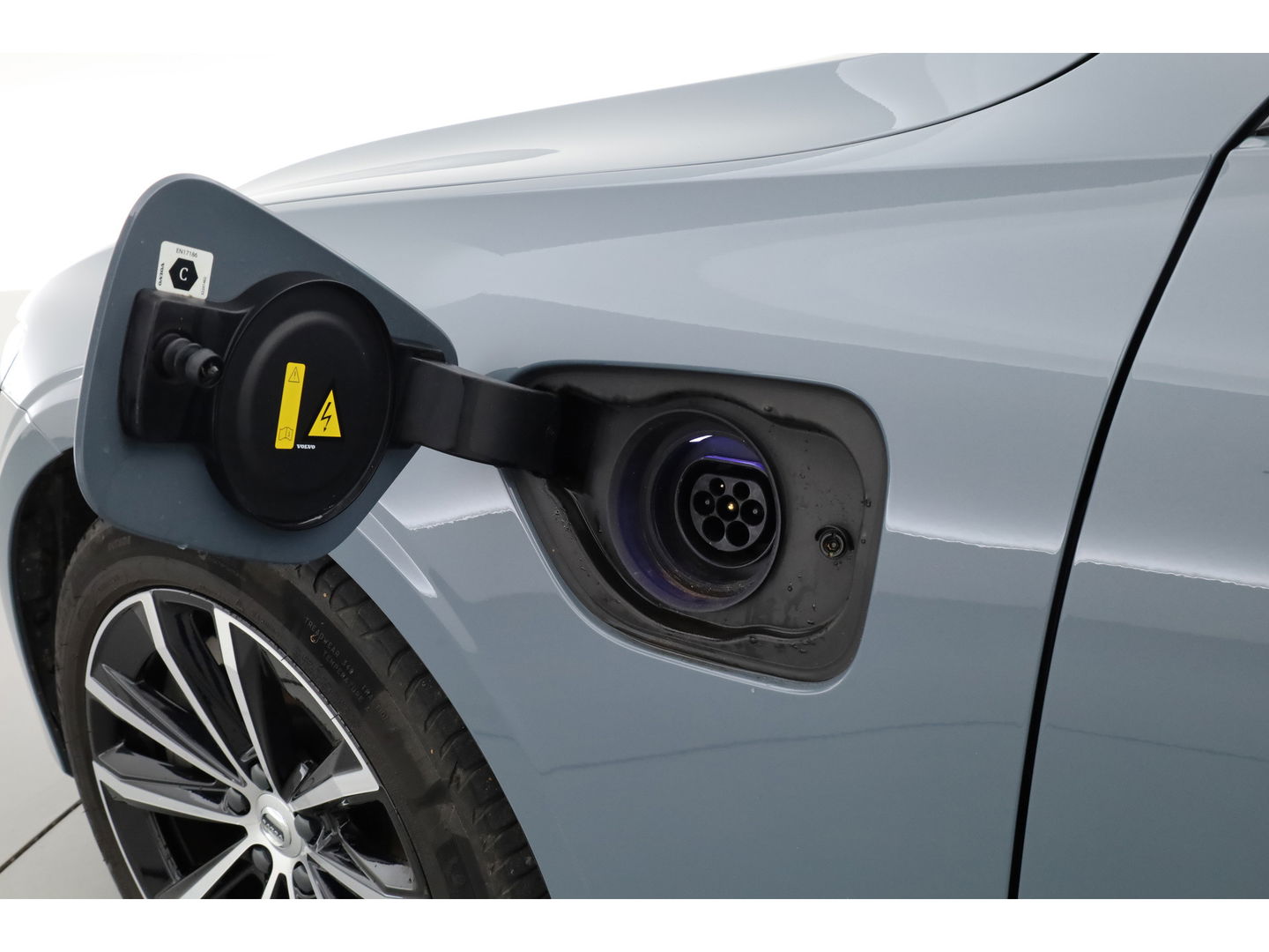 Volvo V60 2.0 T6 Plug-in hybrid AWD Plus Dark | Sportstoelen | ACC | Blis | stoel & stuur Verwarming | trekhaak | carplay |