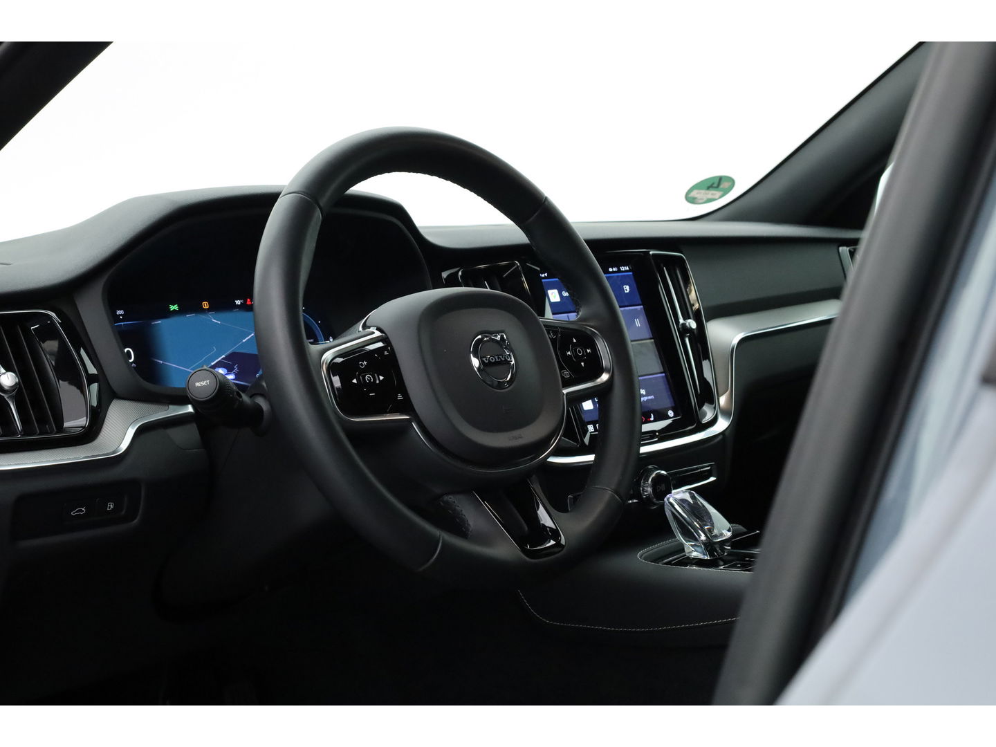 Volvo V60 2.0 T6 Plug-in hybrid AWD Plus Dark | Sportstoelen | ACC | Blis | stoel & stuur Verwarming | trekhaak | carplay |