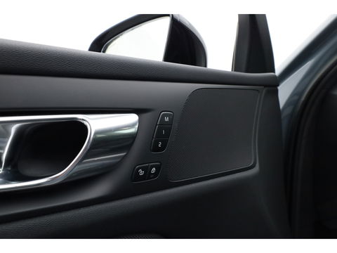 Volvo V60 2.0 T6 Plug-in hybrid AWD Plus Dark | Sportstoelen | ACC | Blis | stoel & stuur Verwarming | trekhaak | carplay |