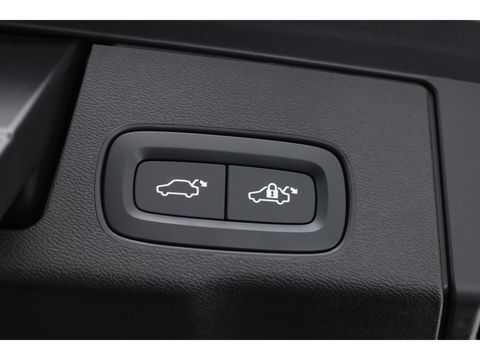 Volvo XC60 2.0 T6 Plug-in hybrid AWD Plus Dark | ACC | 360 Camera | Blis | elek. trekhaak | H&K Audio | Pano-dak |