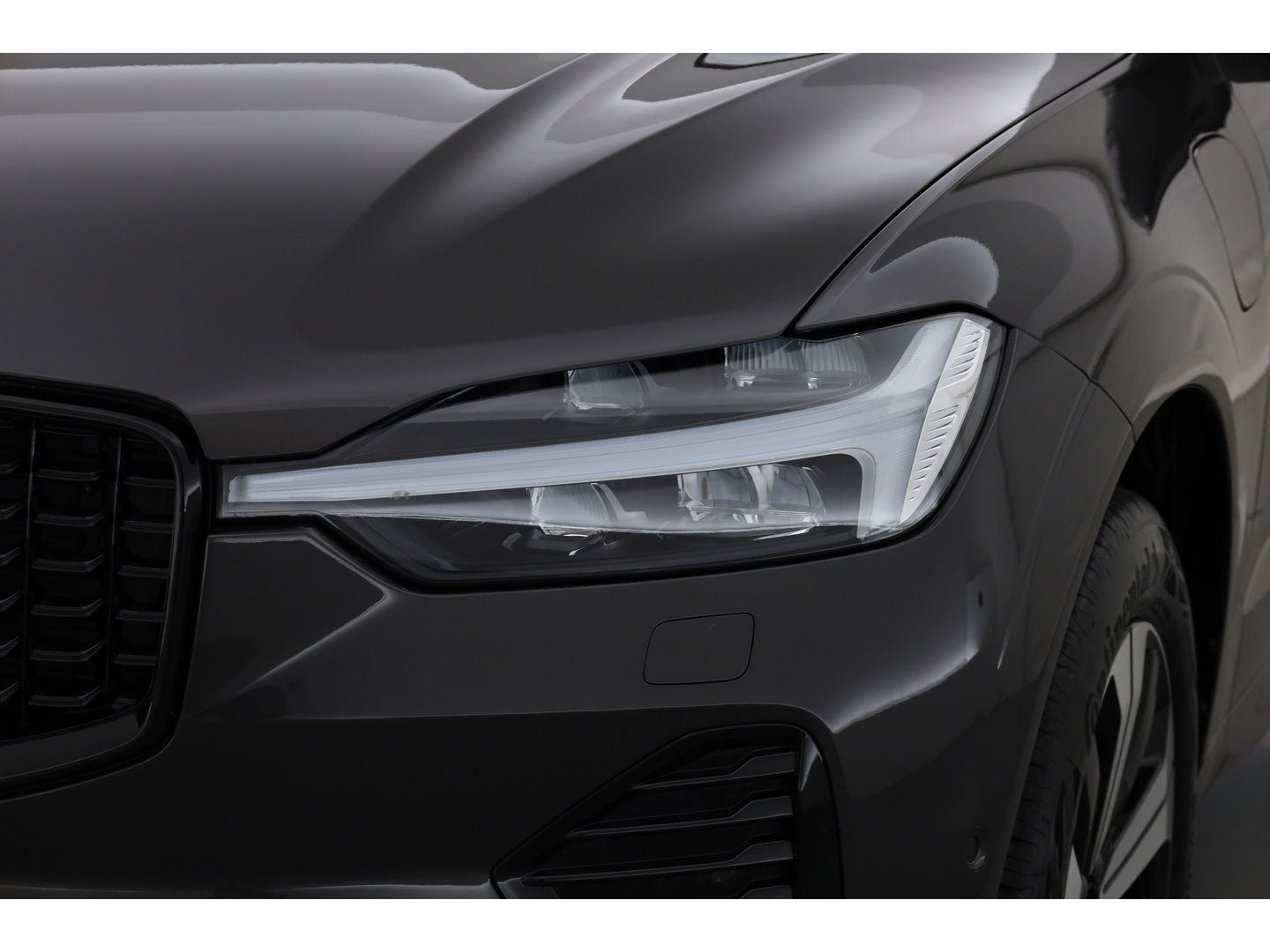 Volvo XC60 2.0 T6 Plug-in hybrid AWD Plus Dark | ACC | 360 Camera | Blis | elek. trekhaak | H&K Audio | Pano-dak |