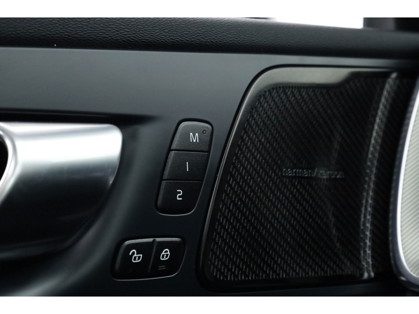 Volvo XC60 2.0 T6 Plug-in hybrid AWD Plus Dark | ACC | 360 Camera | Blis | elek. trekhaak | H&K Audio | Pano-dak |