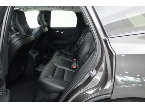 Volvo XC60 2.0 T6 Plug-in hybrid AWD Plus Dark | ACC | 360 Camera | Blis | elek. trekhaak | H&K Audio | Pano-dak |