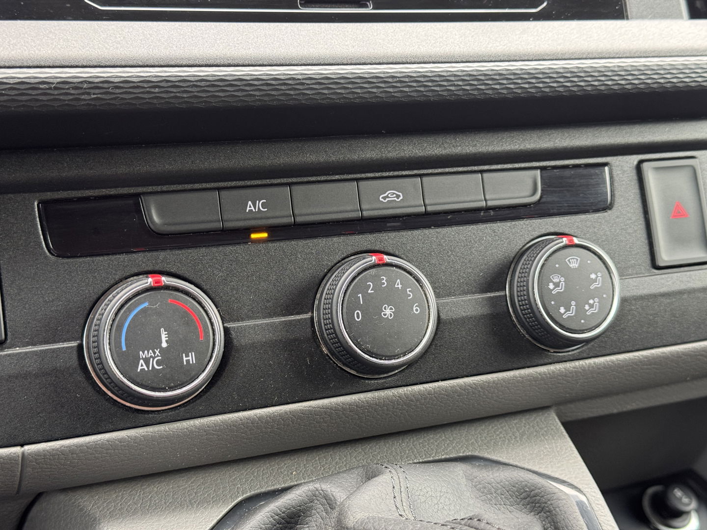 Volkswagen Transporter 2.0 TDI L1H1 26 Economy Business | Parkeersensor Achter | Cruise Control | Apple Carplay | 3 Zits | Airconditioning |