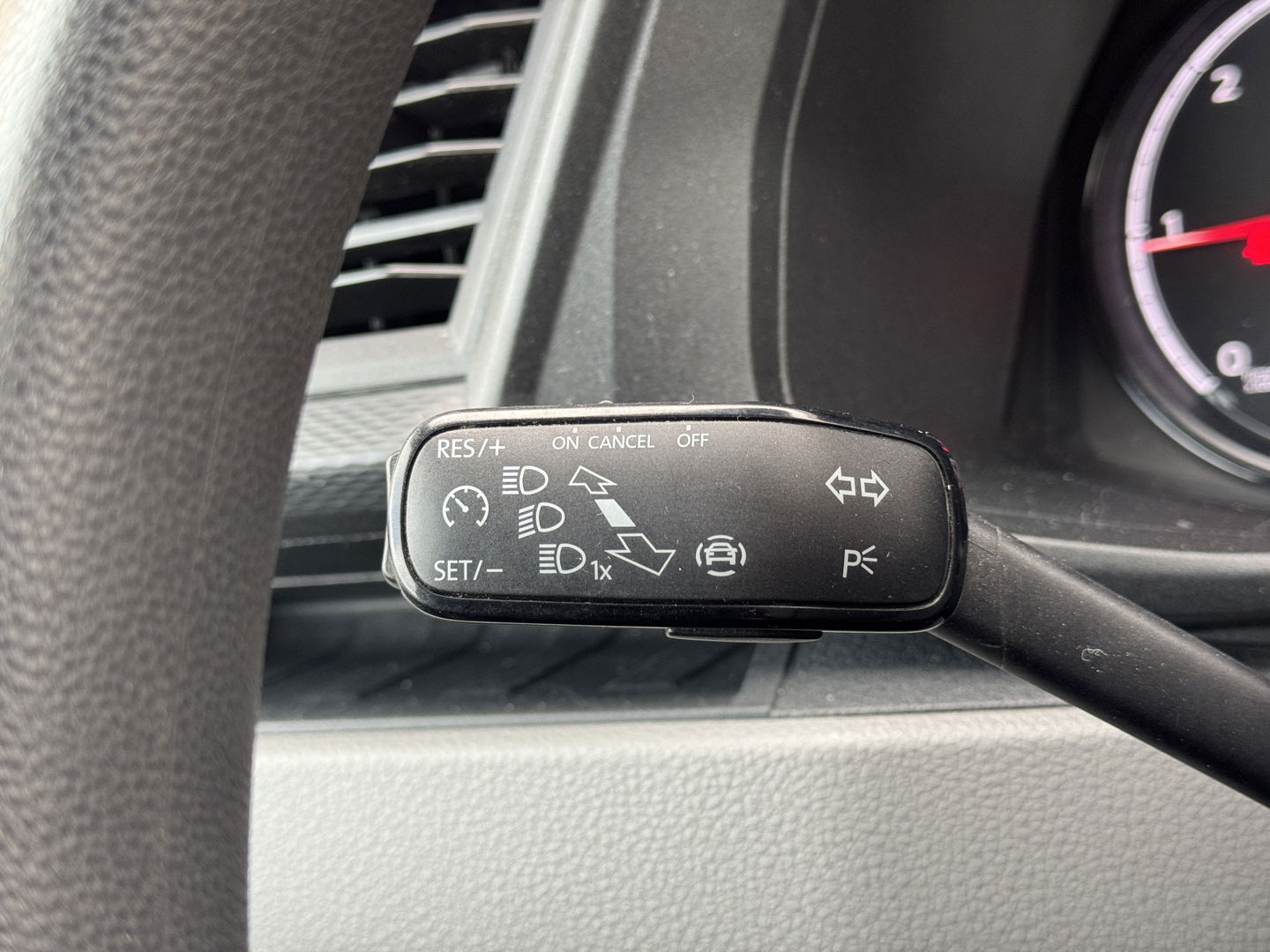 Volkswagen Transporter 2.0 TDI L1H1 26 Economy Business | Parkeersensor Achter | Cruise Control | Apple Carplay | 3 Zits | Airconditioning |