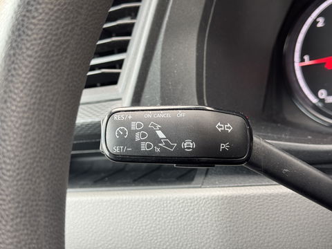 Volkswagen Transporter 2.0 TDI L1H1 26 Economy Business | Parkeersensor Achter | Cruise Control | Apple Carplay | 3 Zits | Airconditioning |