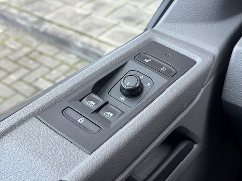 Volkswagen Transporter 2.0 TDI L1H1 26 Economy Business | Parkeersensor Achter | Cruise Control | Apple Carplay | 3 Zits | Airconditioning |