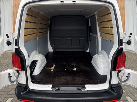 Volkswagen Transporter 2.0 TDI L1H1 26 Economy Business | Parkeersensor Achter | Cruise Control | Apple Carplay | 3 Zits | Airconditioning |